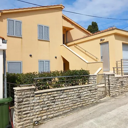 Ninoa Holidays Петрчане