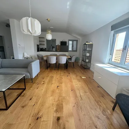 Ninoa Apartment